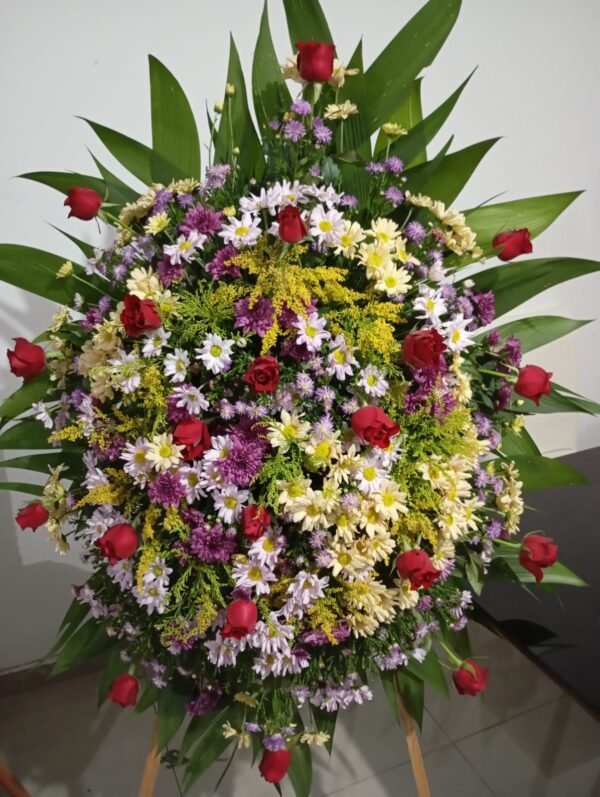 Coroa de Rosas + Flores do Campo (Mista) - Image 5