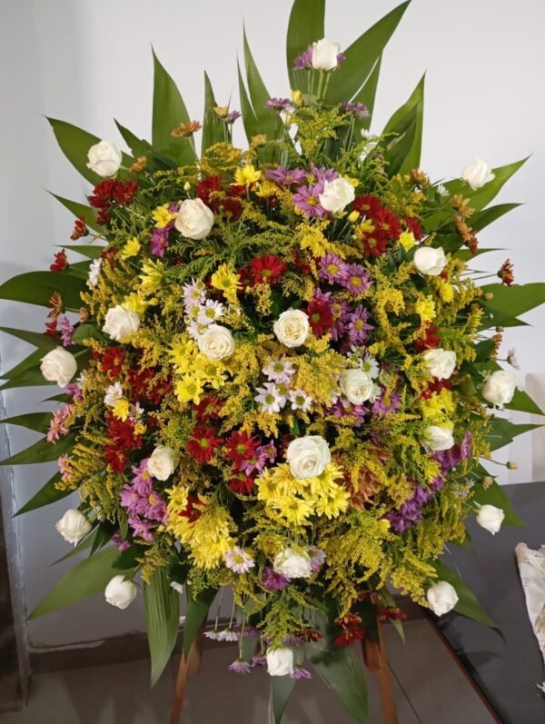 Coroa de Rosas + Flores do Campo (Mista) - Image 2