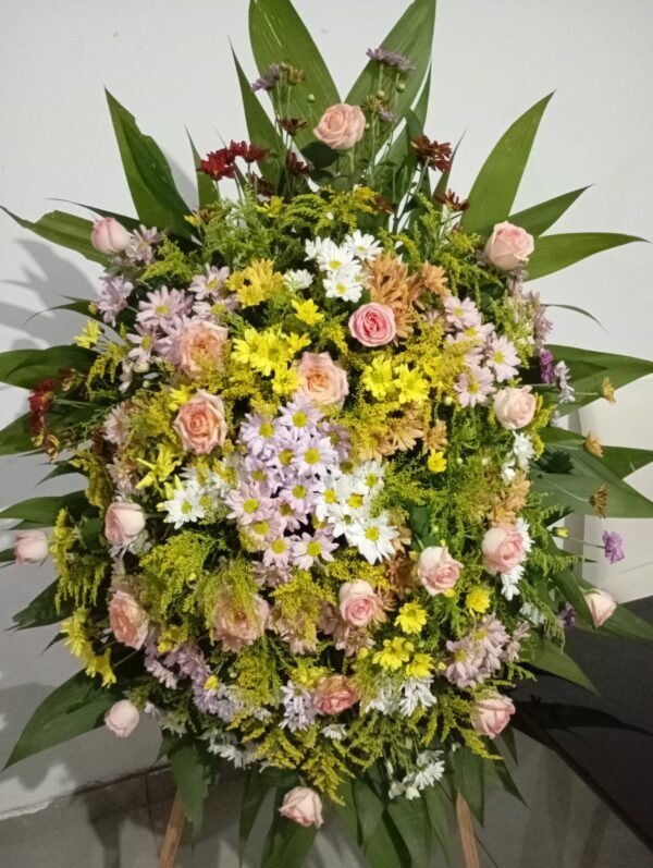 Coroa de Rosas + Flores do Campo (Mista) - Image 4