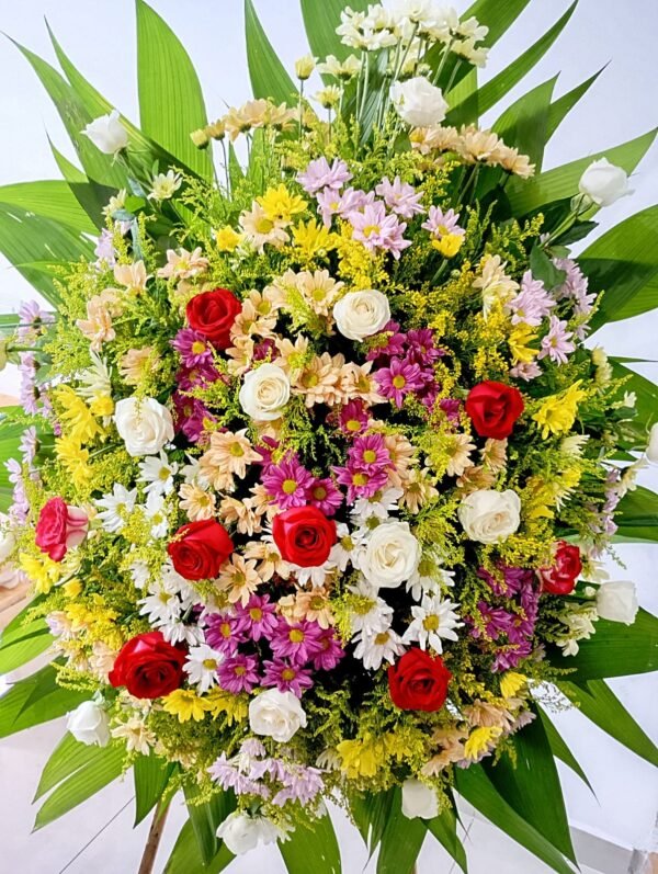 Coroa de Rosas + Flores do Campo (Mista) - Image 3